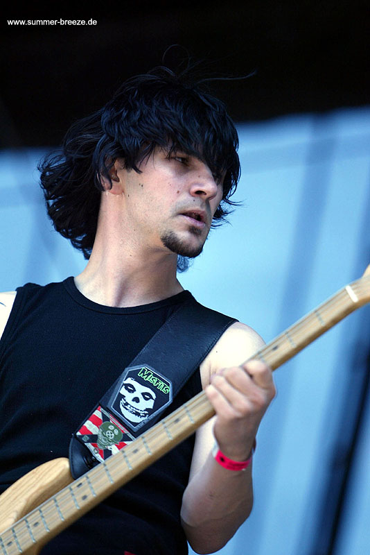 Bild eines Mitglieds der Band Age of Ignorance beim Live-Auftritt.